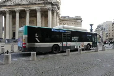 Paris Buses Analyze Commuter Behaviors